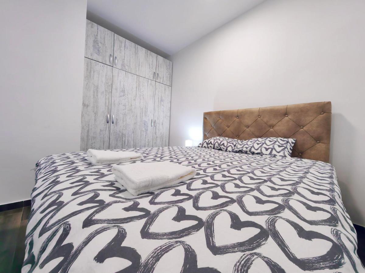 Mialex Apartments Dobra Voda Bagian luar foto