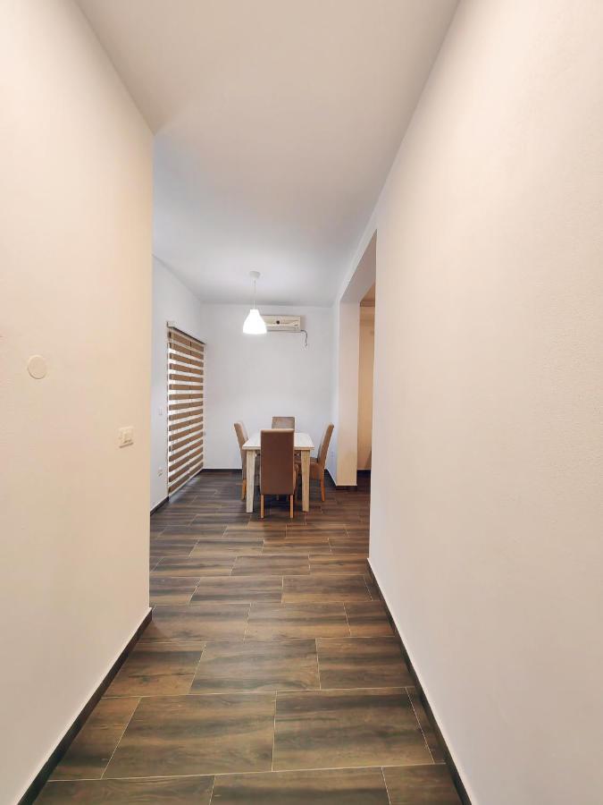 Mialex Apartments Dobra Voda Bagian luar foto
