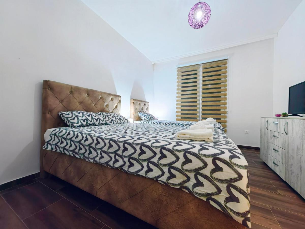Mialex Apartments Dobra Voda Bagian luar foto