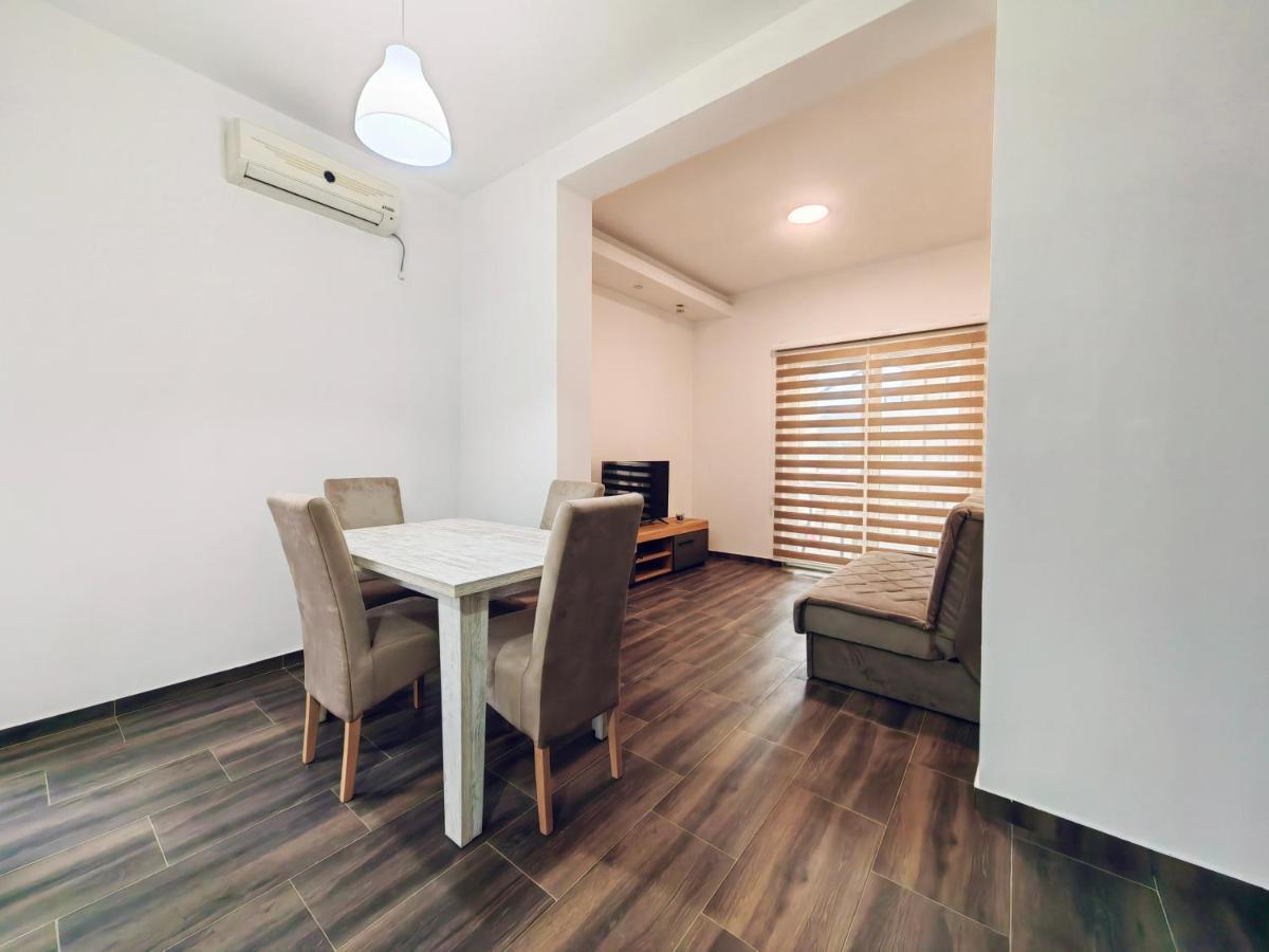 Mialex Apartments Dobra Voda Bagian luar foto