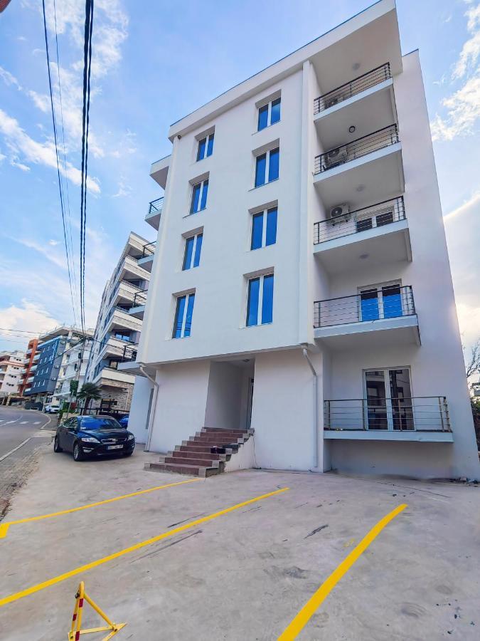 Mialex Apartments Dobra Voda Bagian luar foto