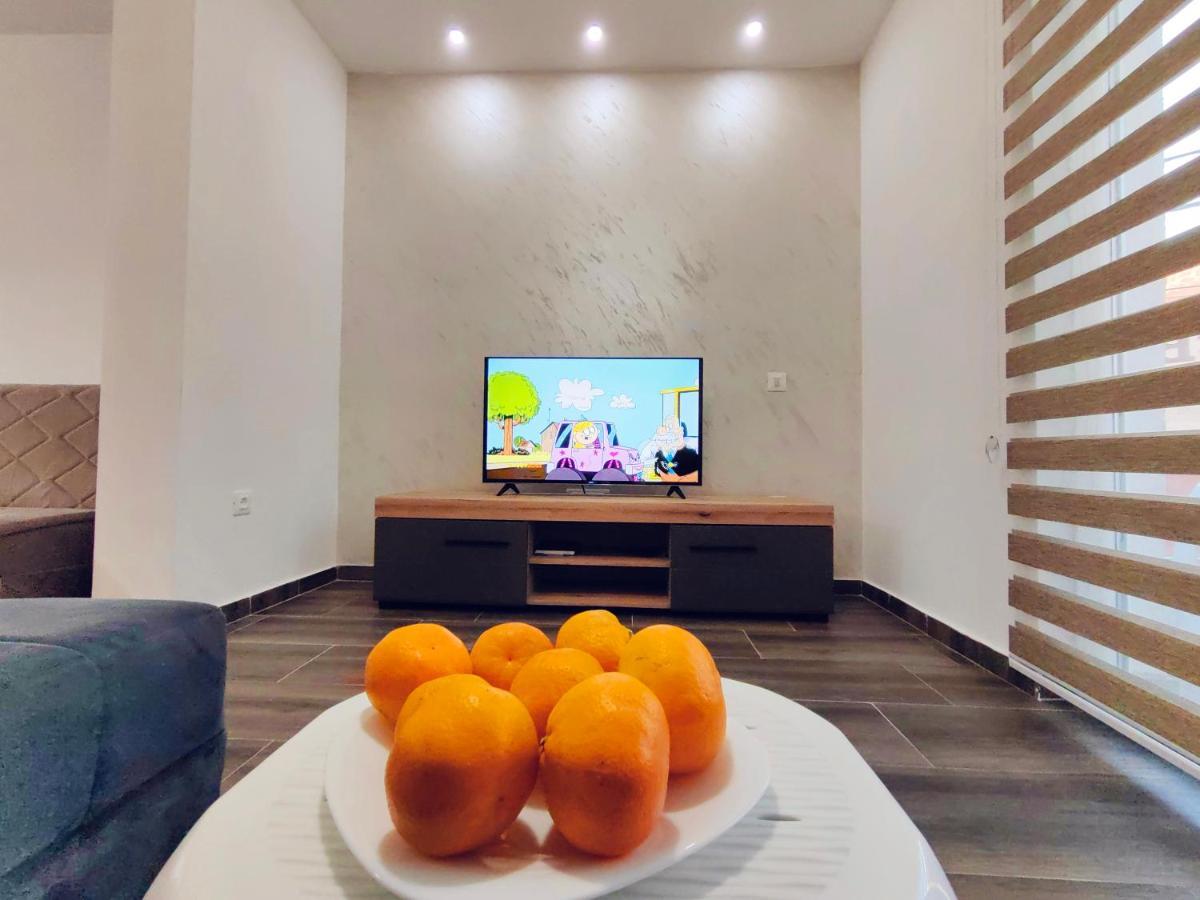 Mialex Apartments Dobra Voda Bagian luar foto